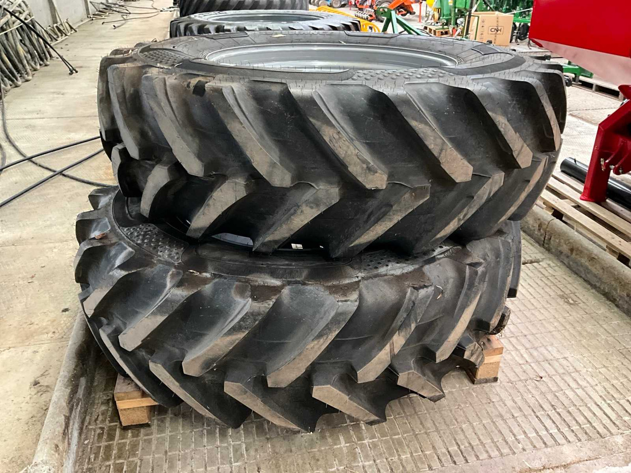 Alliance AgriStar II - الإطارات والجنوط - جرار: صور 2 Alliance AgriStar II - الإطارات والجنوط - جرار: صور 2