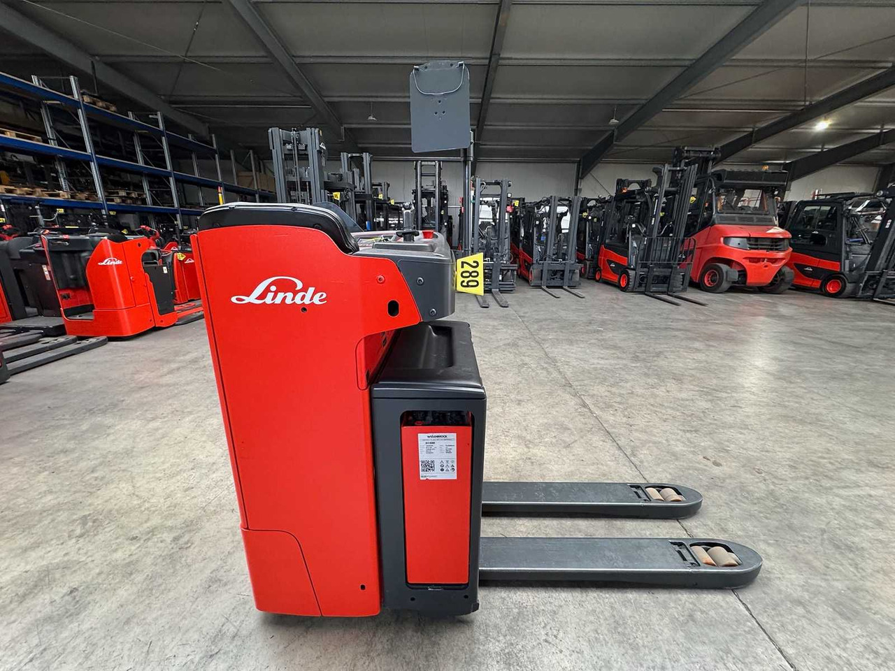 BATTERY 46/2023 BJ.2020 SERVICE + UVV 08/2026 LINDE T20R PALLET TRUCK STACKER ANT 4,715 HOURS - رافعة شوكية: صور 2 BATTERY 46/2023 BJ.2020 SERVICE + UVV 08/2026 LINDE T20R PALLET TRUCK STACKER ANT 4,715 HOURS - رافعة شوكية: صور 2