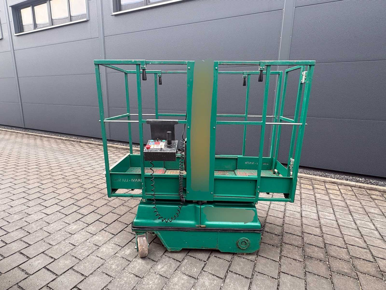 BRAVIISOL LUI M. S.I - AERIAL WORK PLATFORM / MAST LIFT (2010) - منصات هيدروليكية متنقلة: صور 1 BRAVIISOL LUI M. S.I - AERIAL WORK PLATFORM / MAST LIFT (2010) - منصات هيدروليكية متنقلة: صور 1