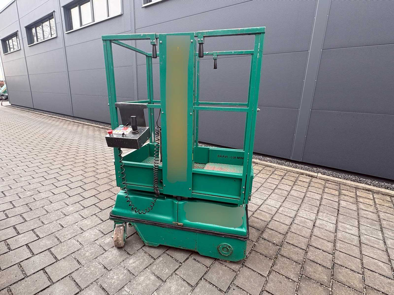 BRAVIISOL LUI M. S.I - AERIAL WORK PLATFORM / MAST LIFT (2010) - منصات هيدروليكية متنقلة: صور 3 BRAVIISOL LUI M. S.I - AERIAL WORK PLATFORM / MAST LIFT (2010) - منصات هيدروليكية متنقلة: صور 3