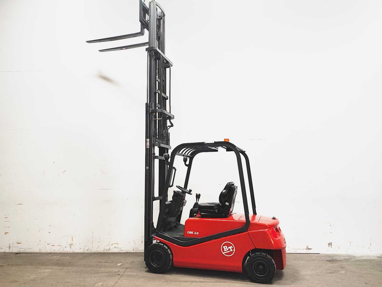 BT - 2002 - CBE 2.0F - FORKLIFT TRUCK - رافعة شوكية: صور 3 BT - 2002 - CBE 2.0F - FORKLIFT TRUCK - رافعة شوكية: صور 3