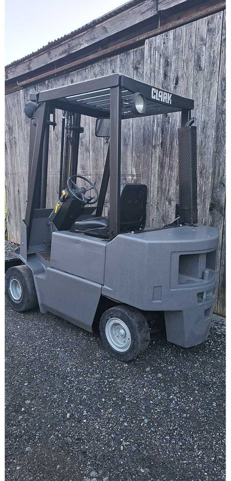 CLARK - DPM 20 SB - 1990 - FORKLIFT - رافعة شوكية: صور 2 CLARK - DPM 20 SB - 1990 - FORKLIFT - رافعة شوكية: صور 2