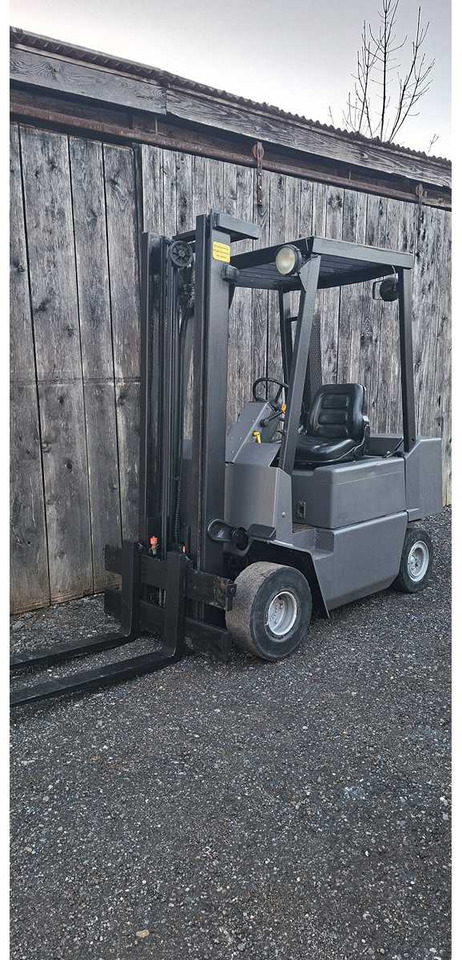CLARK - DPM 20 SB - 1990 - FORKLIFT - رافعة شوكية: صور 3 CLARK - DPM 20 SB - 1990 - FORKLIFT - رافعة شوكية: صور 3