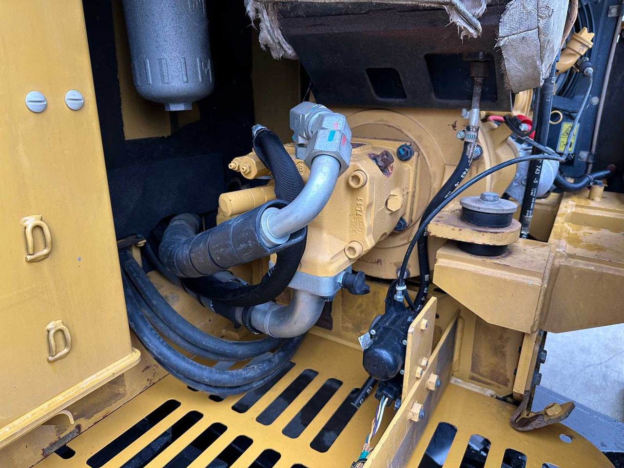 حفارات زحافة Caterpillar 305.5: صور 36