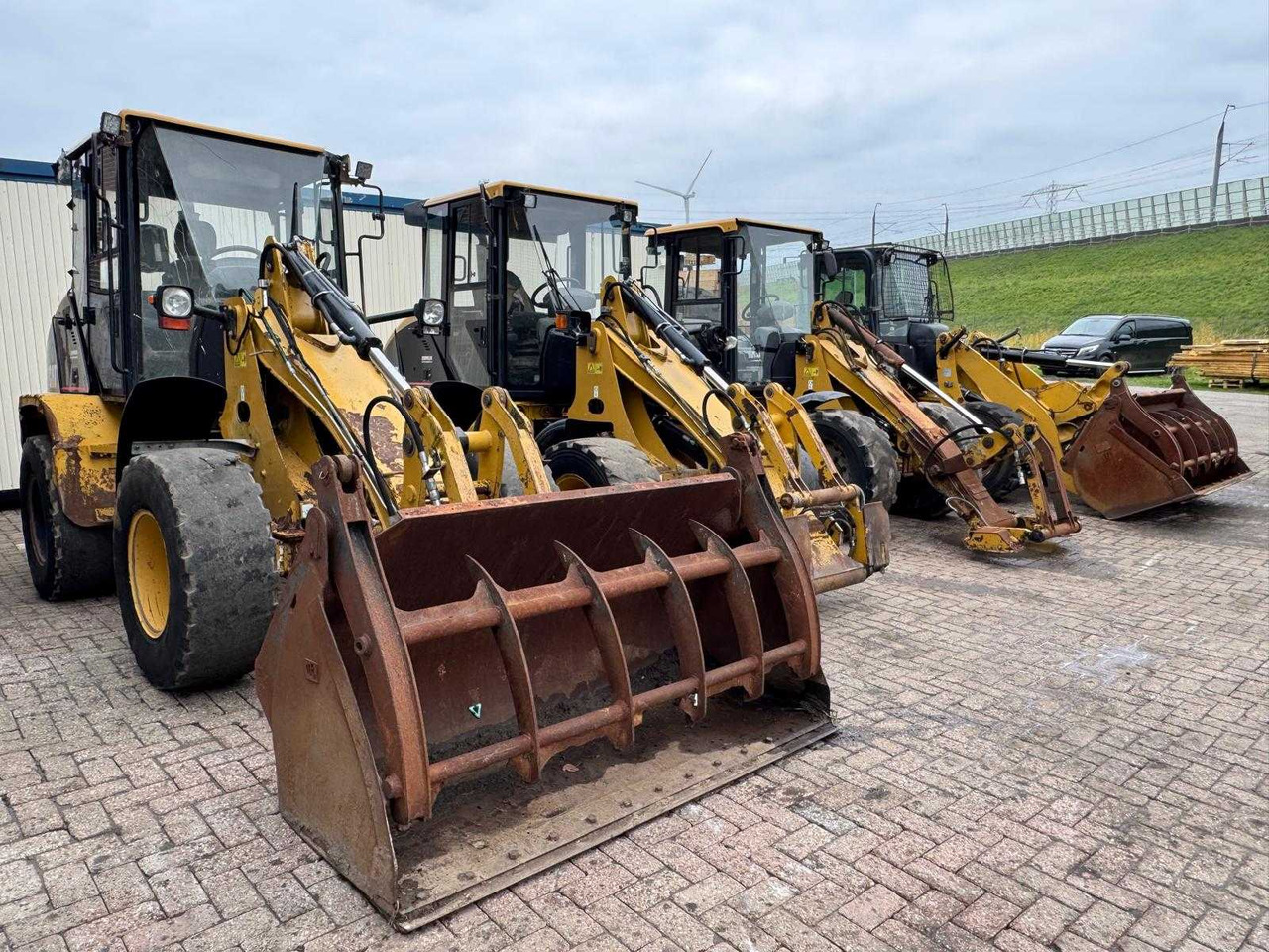Caterpillar 908 908 908H 906 wegens contractbreuk - اللودر بعجل: صور 2 Caterpillar 908 908 908H 906 wegens contractbreuk - اللودر بعجل: صور 2