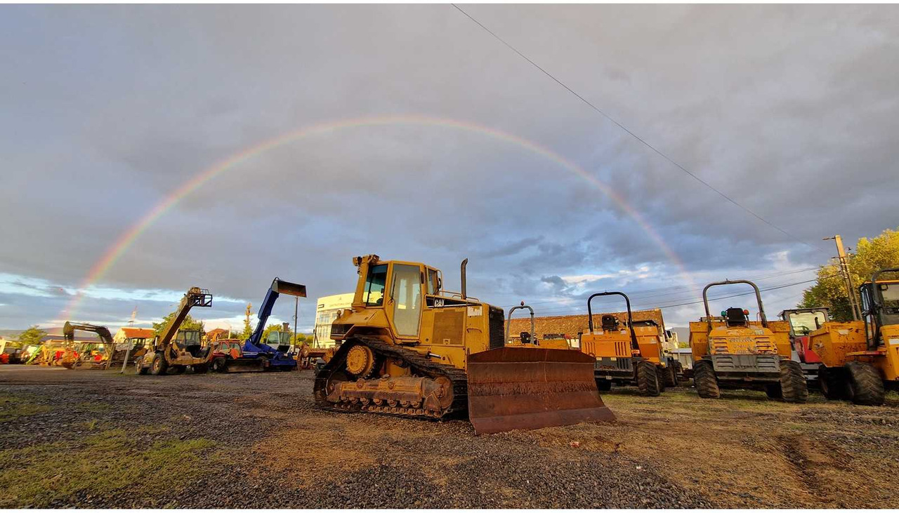 Caterpillar D5N - بلدوزر: صور 1 Caterpillar D5N - بلدوزر: صور 1