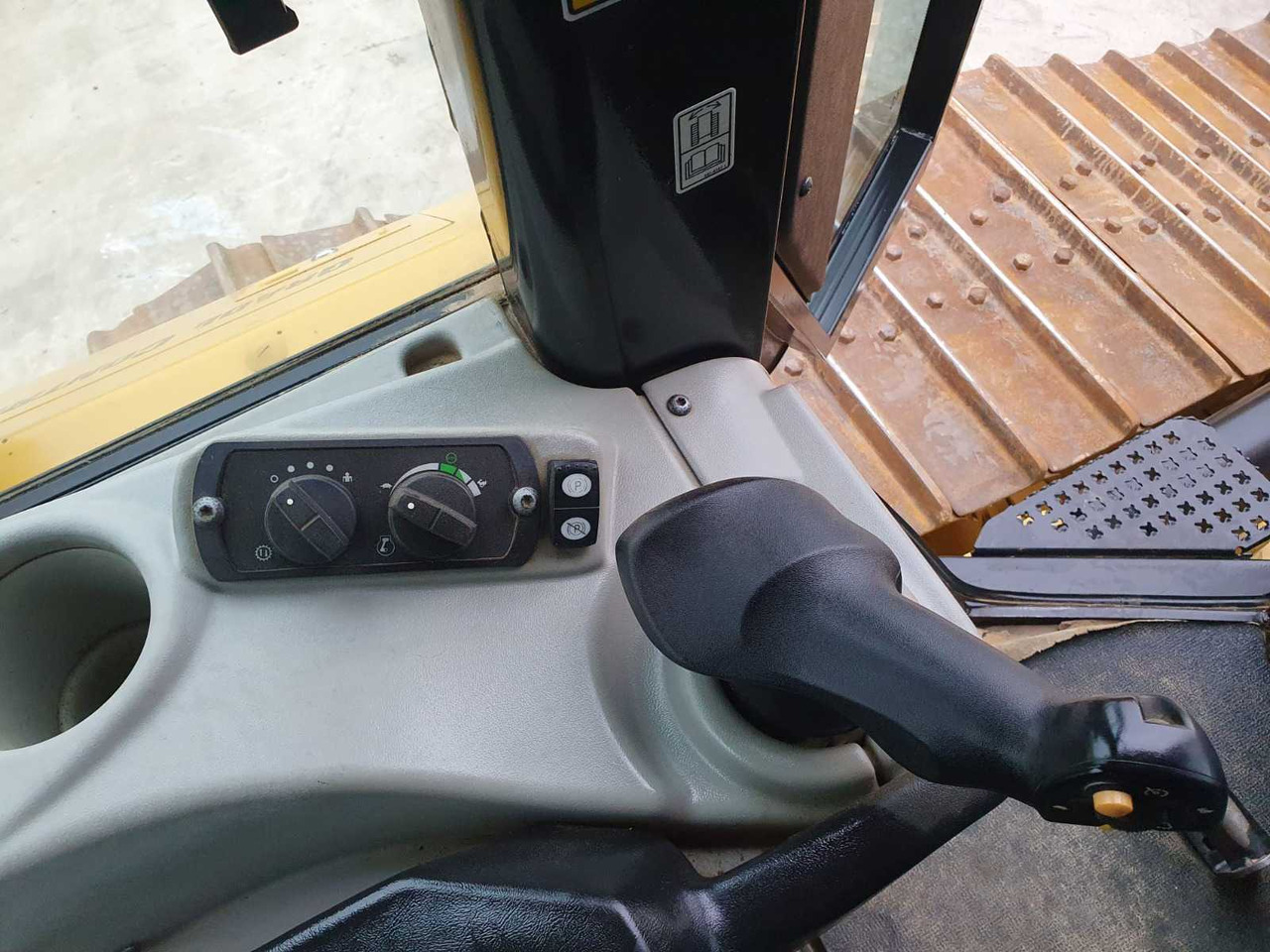 بلدوزر Caterpillar D6N: صور 23