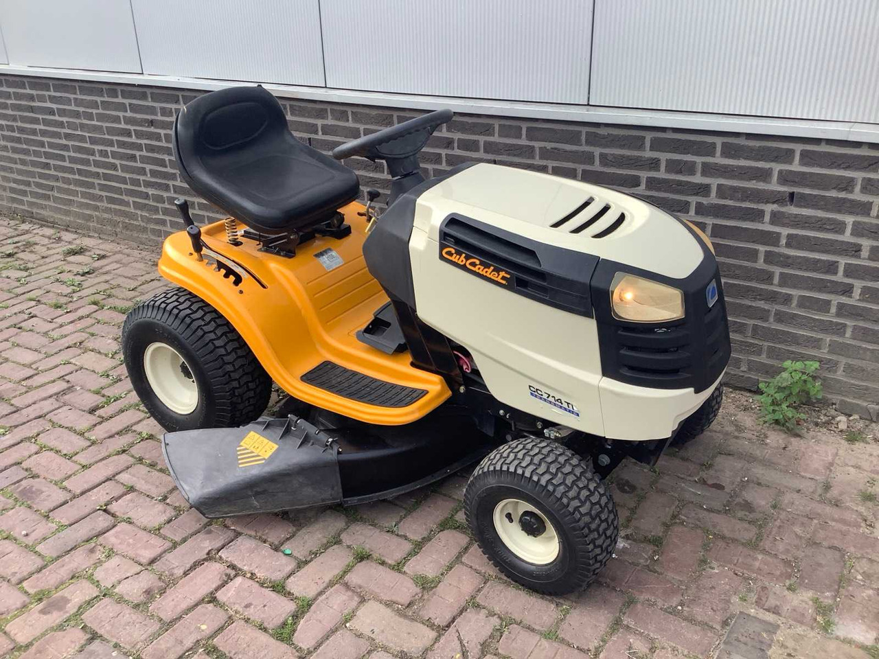 Cub Cadet cc714tf - جزازة المروج: صور 2 Cub Cadet cc714tf - جزازة المروج: صور 2
