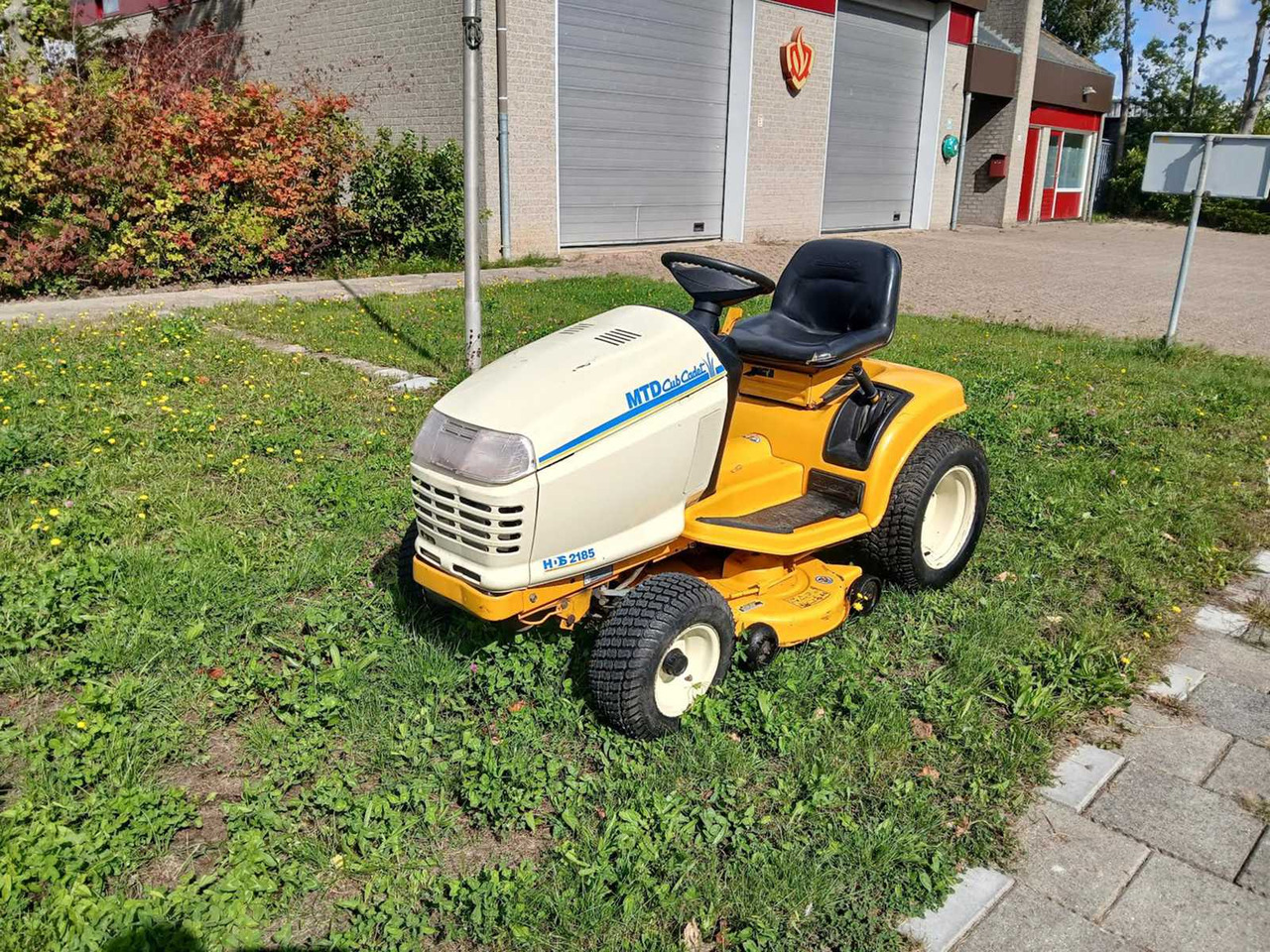 Cub Cadet hds2185 - جزازة المروج: صور 1 Cub Cadet hds2185 - جزازة المروج: صور 1