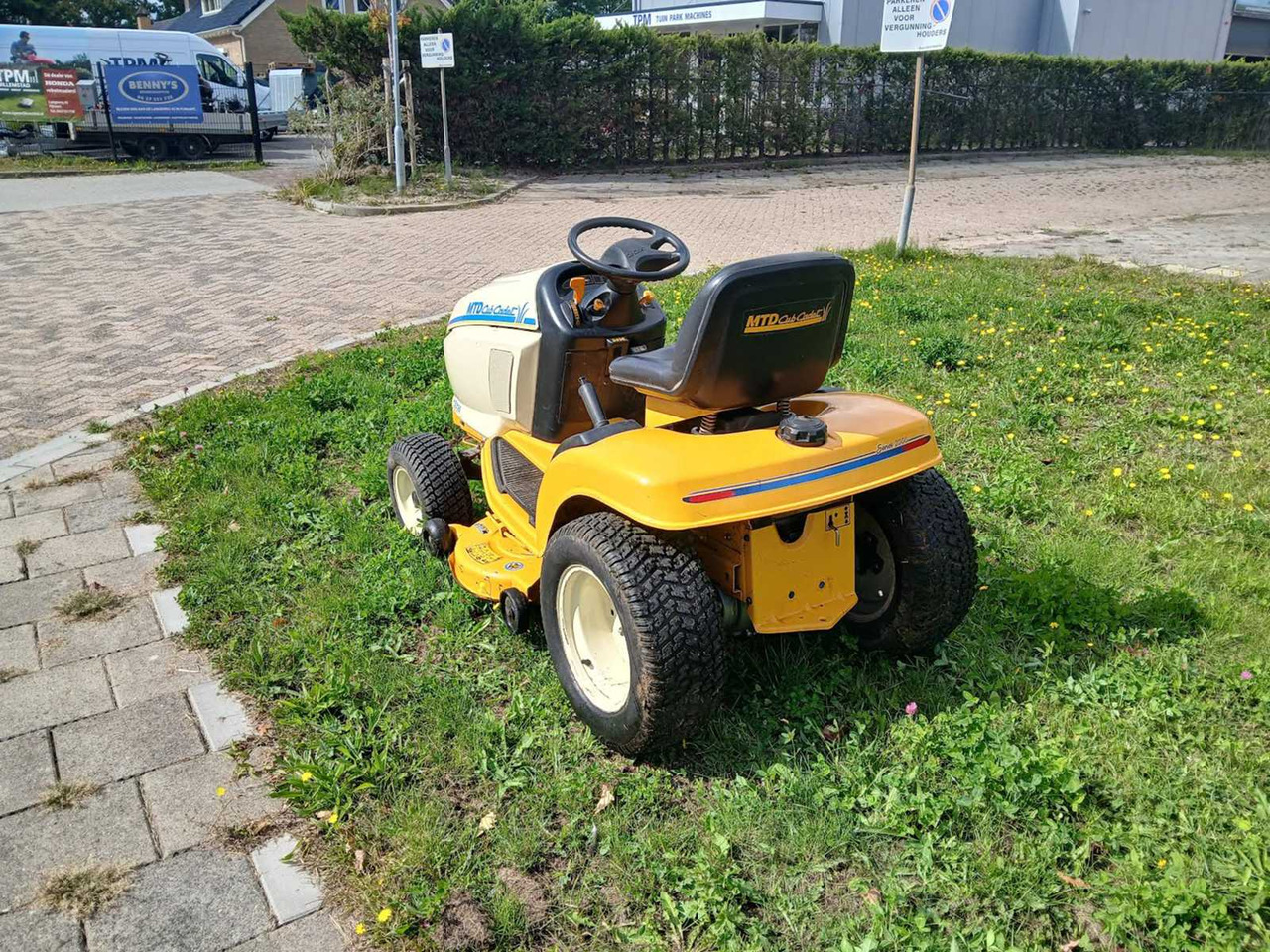 Cub Cadet hds2185 - جزازة المروج: صور 2 Cub Cadet hds2185 - جزازة المروج: صور 2