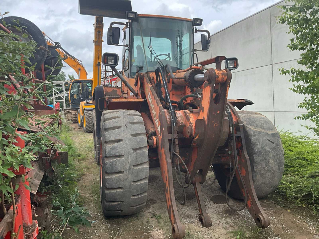 DOOSAN DL300 - اللودر بعجل: صور 1 DOOSAN DL300 - اللودر بعجل: صور 1