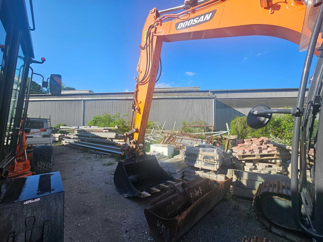 DOOSAN DX140LCR-7 - حفارات زحافة: صور 5 DOOSAN DX140LCR-7 - حفارات زحافة: صور 5