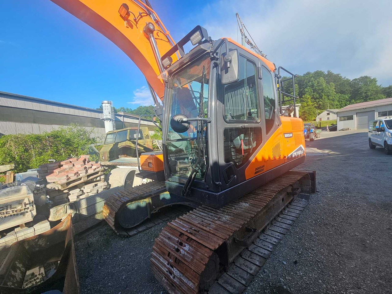 DOOSAN DX140LCR-7 - حفارات زحافة: صور 1 DOOSAN DX140LCR-7 - حفارات زحافة: صور 1