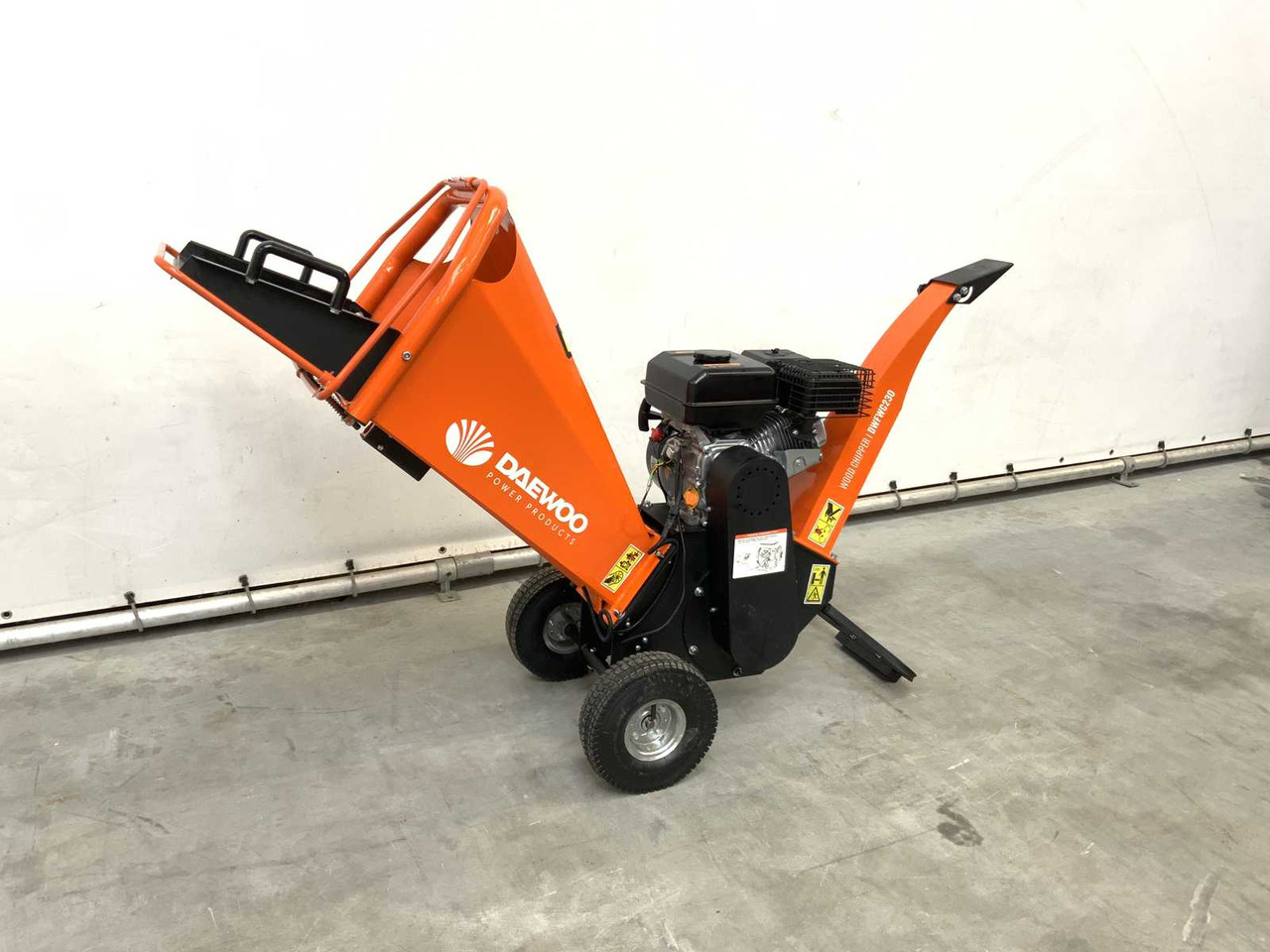 Daewoo DWFWC230 - ماكينة تقطيع الأغصان: صور 1 Daewoo DWFWC230 - ماكينة تقطيع الأغصان: صور 1