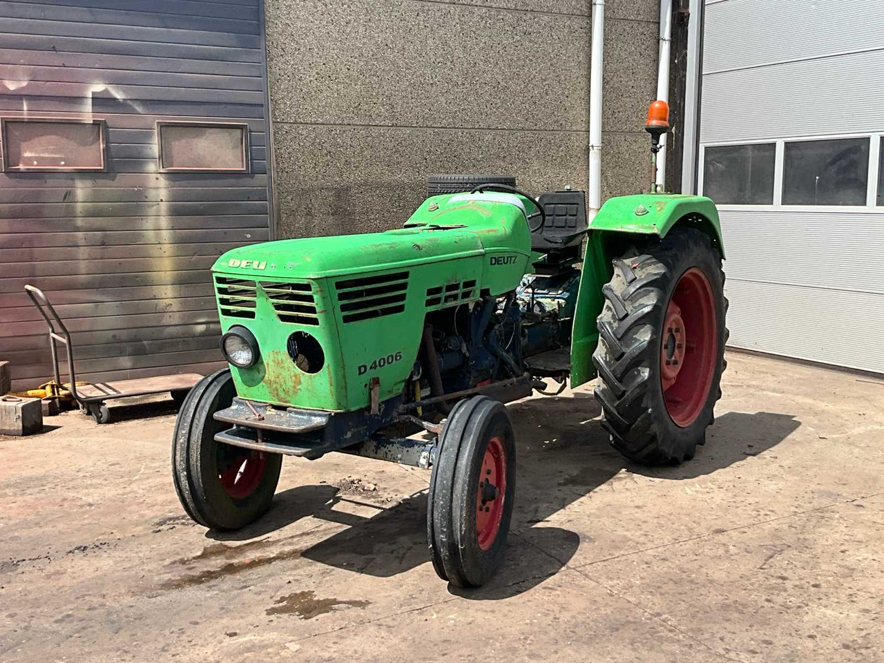 Deutz D4006 - جرار: صور 1 Deutz D4006 - جرار: صور 1