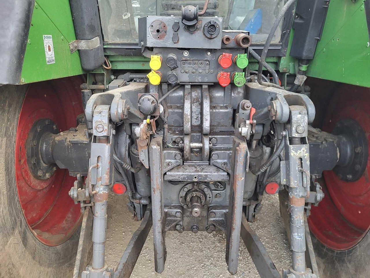 جرار FENDT - 920 FAVORIT VARIO - 4-WHEEL DRIVE TRACTOR - 2009: صور 8