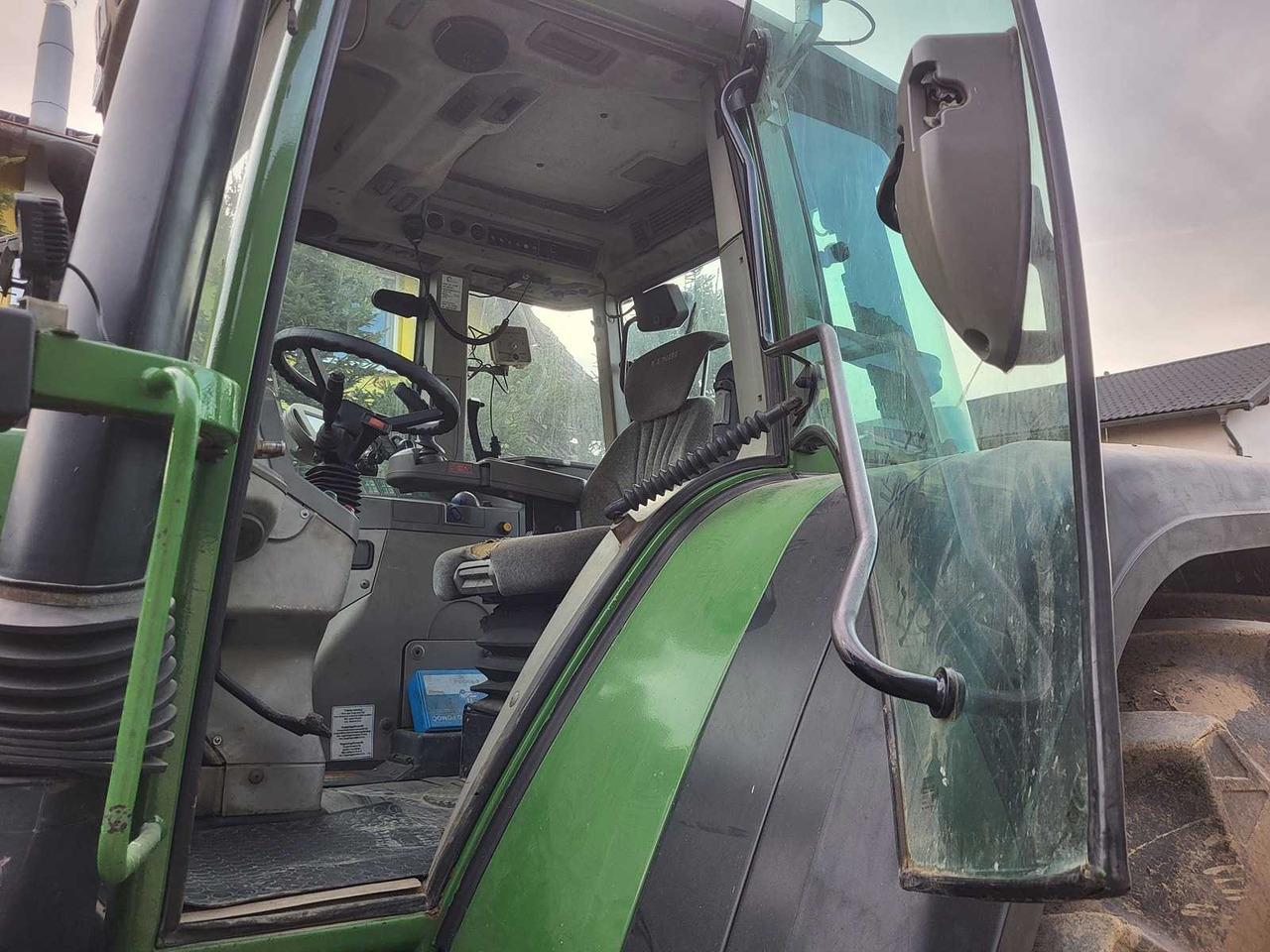 جرار FENDT - 920 FAVORIT VARIO - 4-WHEEL DRIVE TRACTOR - 2009: صور 19