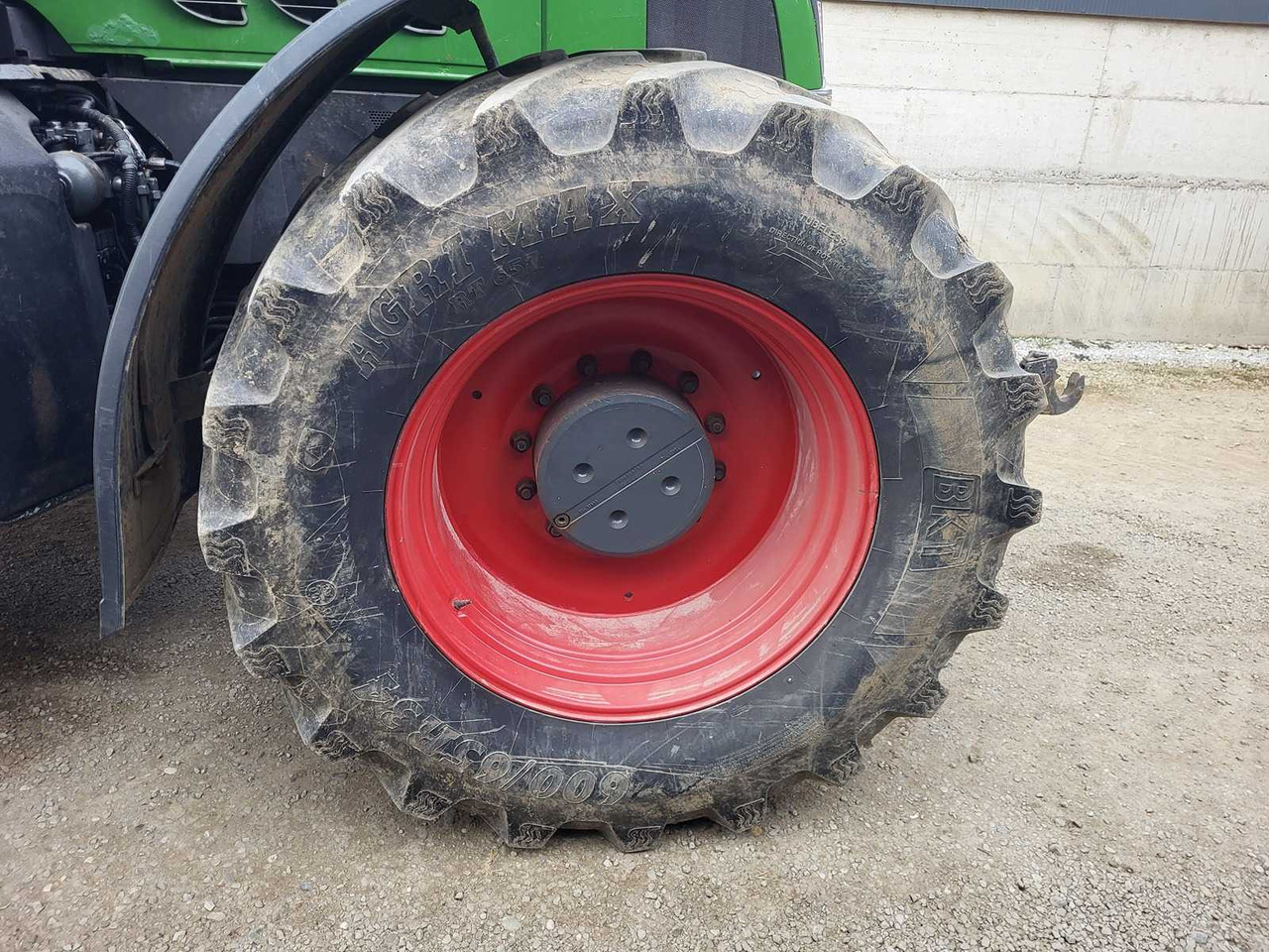 جرار FENDT - 920 FAVORIT VARIO - 4-WHEEL DRIVE TRACTOR - 2009: صور 18