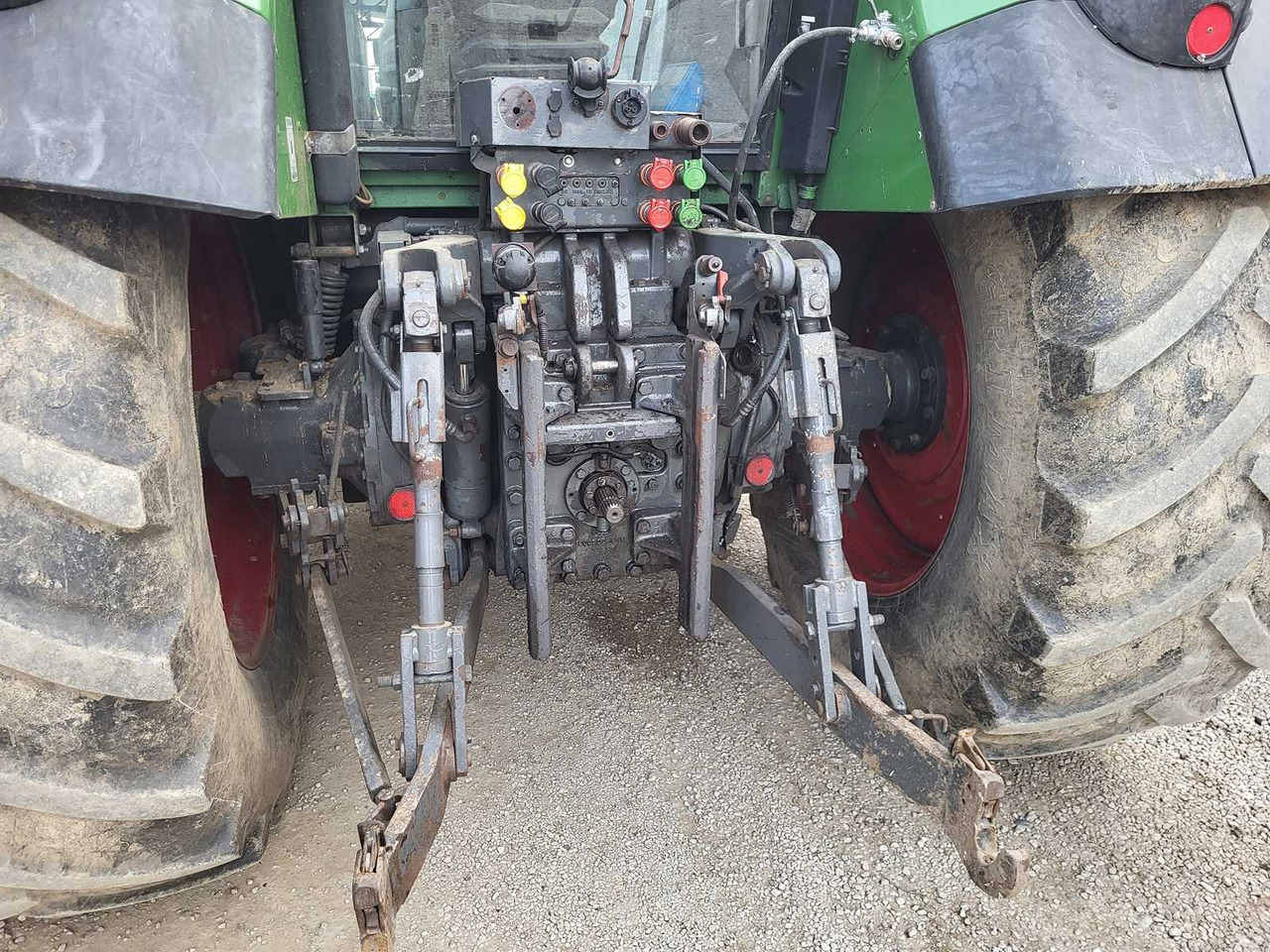 جرار FENDT - 920 FAVORIT VARIO - 4-WHEEL DRIVE TRACTOR - 2009: صور 9