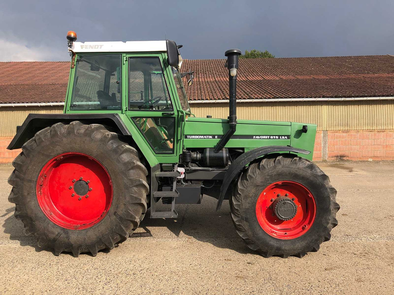 FENDT - FAVORIT 615 LSA TURBOMATIK E - 4WD AGRICULTURAL TRACTOR - 1985 - جرار: صور 2 FENDT - FAVORIT 615 LSA TURBOMATIK E - 4WD AGRICULTURAL TRACTOR - 1985 - جرار: صور 2