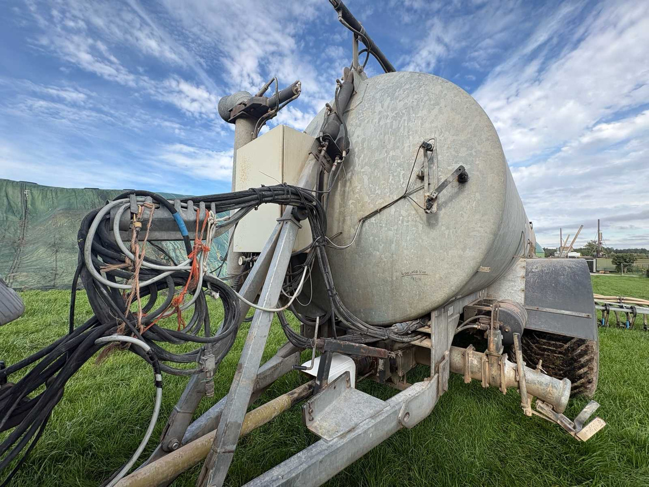 FLIEGL Güllefass mit Schleppschuhverteiler und Scheibeninjektor - نثر السماد: صور 4 FLIEGL Güllefass mit Schleppschuhverteiler und Scheibeninjektor - نثر السماد: صور 4