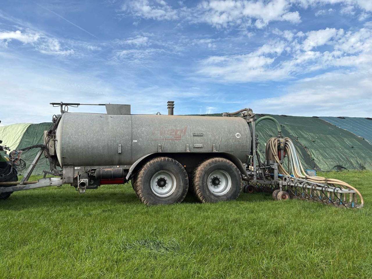 FLIEGL Güllefass mit Schleppschuhverteiler und Scheibeninjektor - نثر السماد: صور 1 FLIEGL Güllefass mit Schleppschuhverteiler und Scheibeninjektor - نثر السماد: صور 1