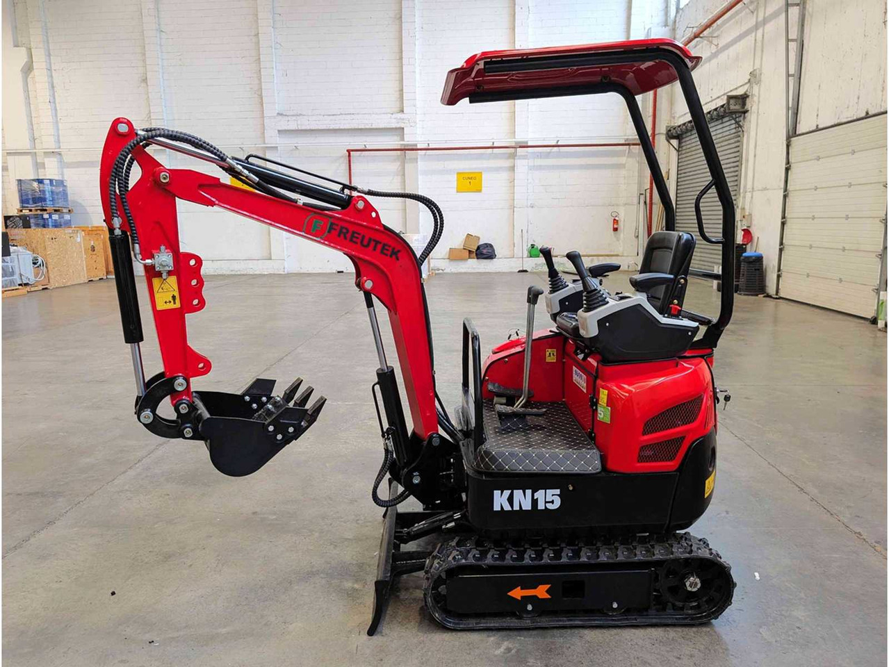 FREUTEK  - حفارة مصغرة: صور 1 FREUTEK  - حفارة مصغرة: صور 1