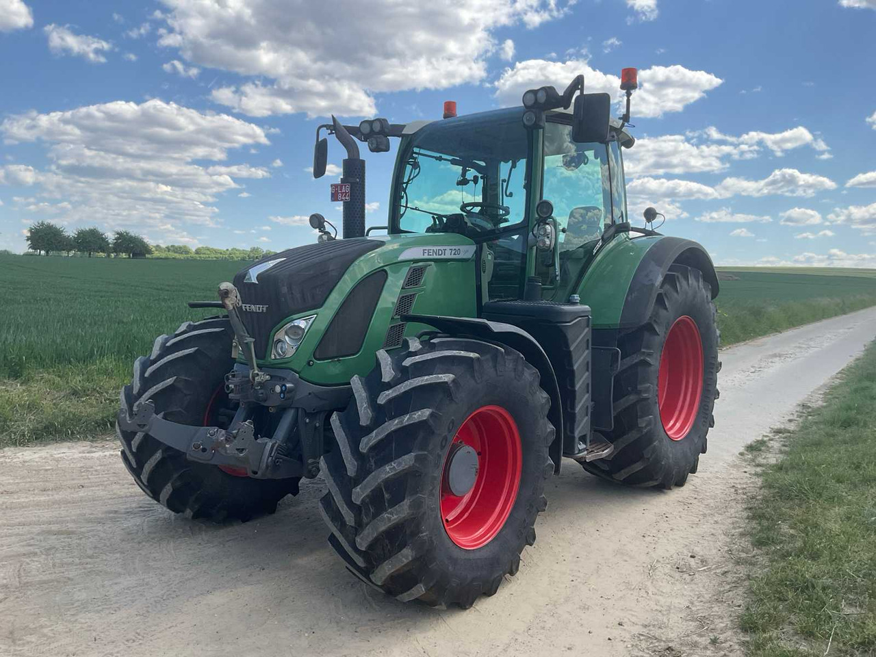 Fendt 720 vario - جرار: صور 1 Fendt 720 vario - جرار: صور 1