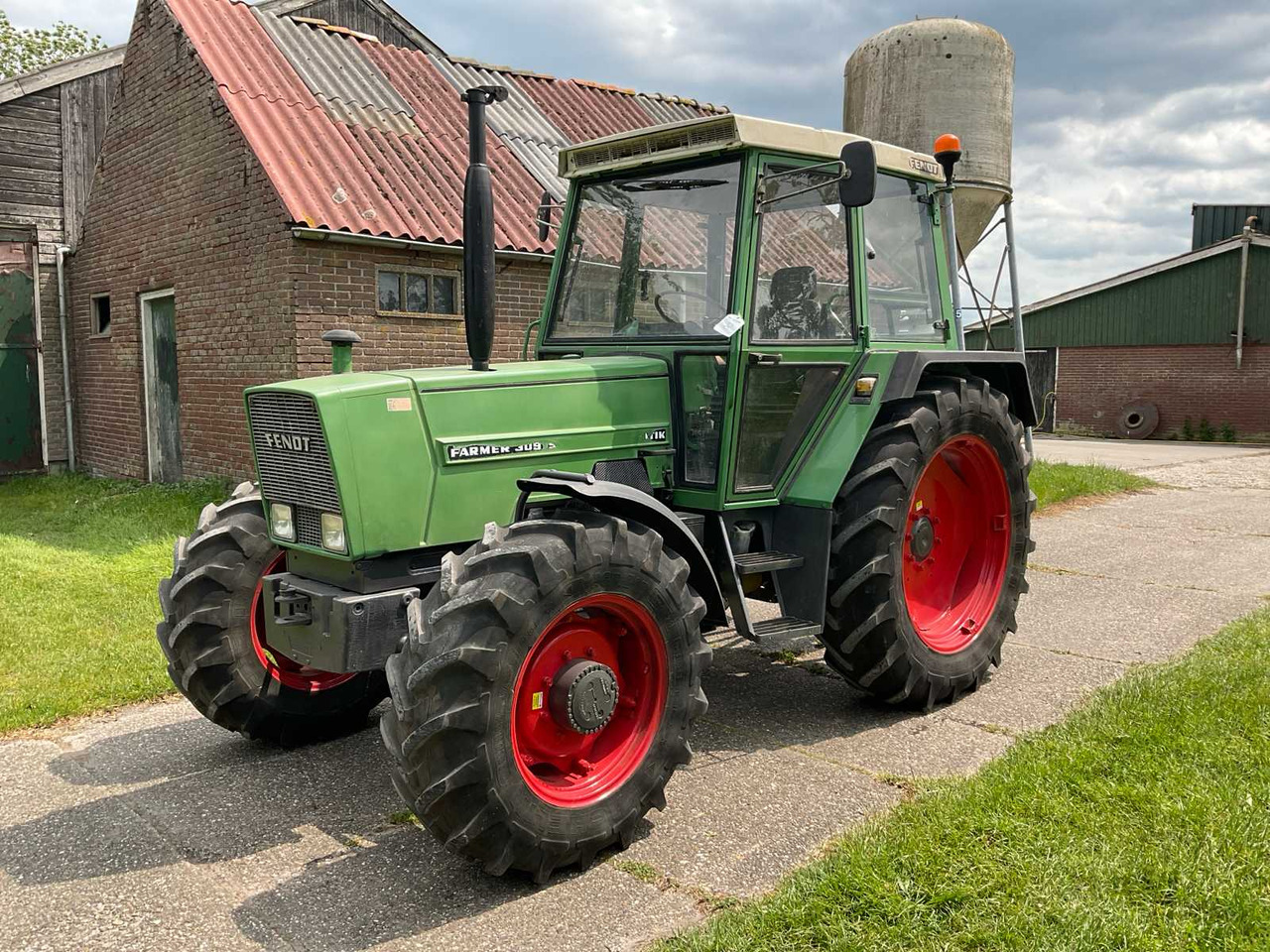Fendt Farmer 309LS Turbomatik - جرار: صور 1 Fendt Farmer 309LS Turbomatik - جرار: صور 1
