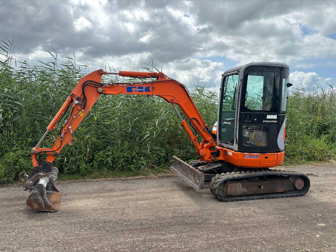 Fiat Kobelco E30SR - اللودر بعجل: صور 2 Fiat Kobelco E30SR - اللودر بعجل: صور 2