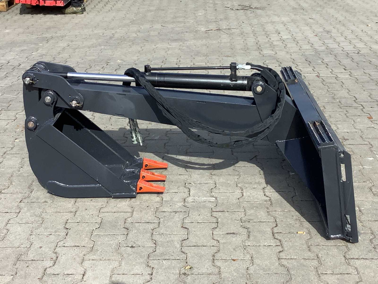 Field Industries Backhoe 345 - بكت حفار: صور 1 Field Industries Backhoe 345 - بكت حفار: صور 1