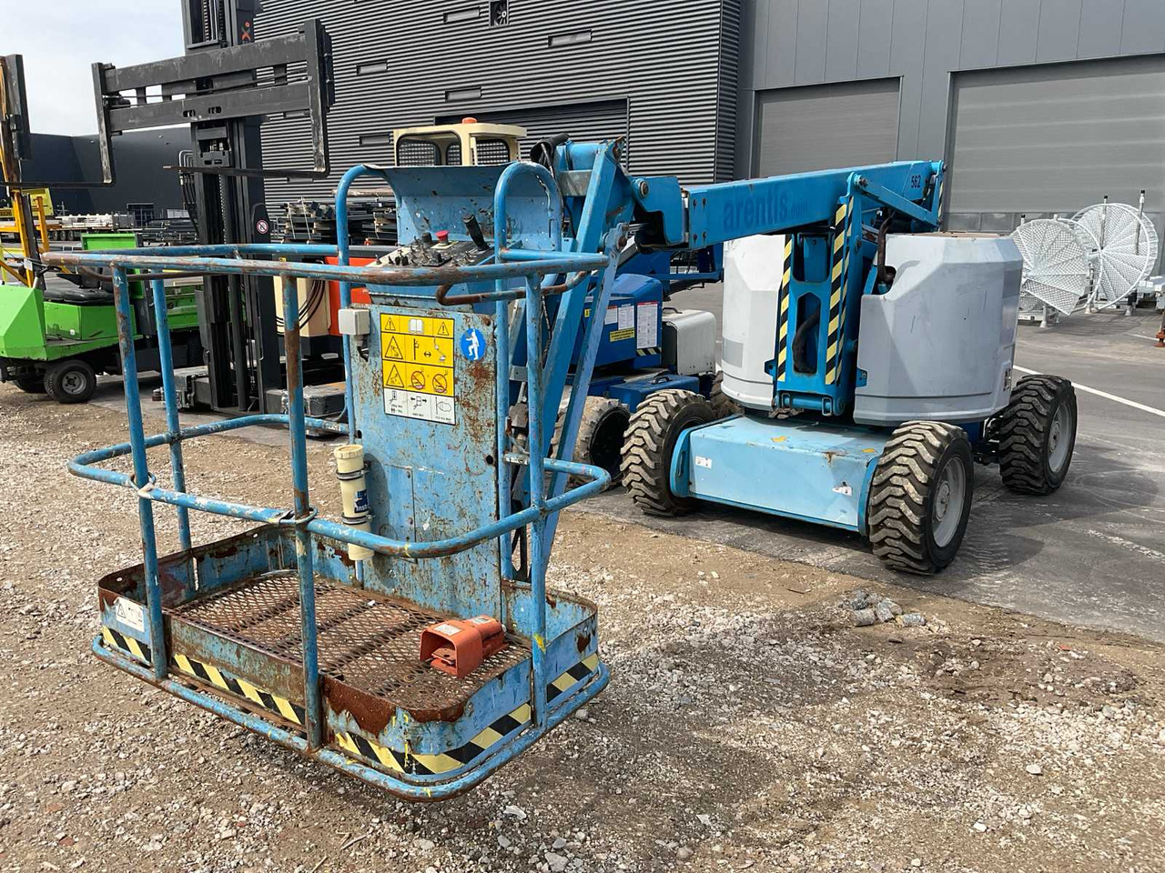 Genie Z-34/22 - منصات هيدروليكية متنقلة: صور 1 Genie Z-34/22 - منصات هيدروليكية متنقلة: صور 1