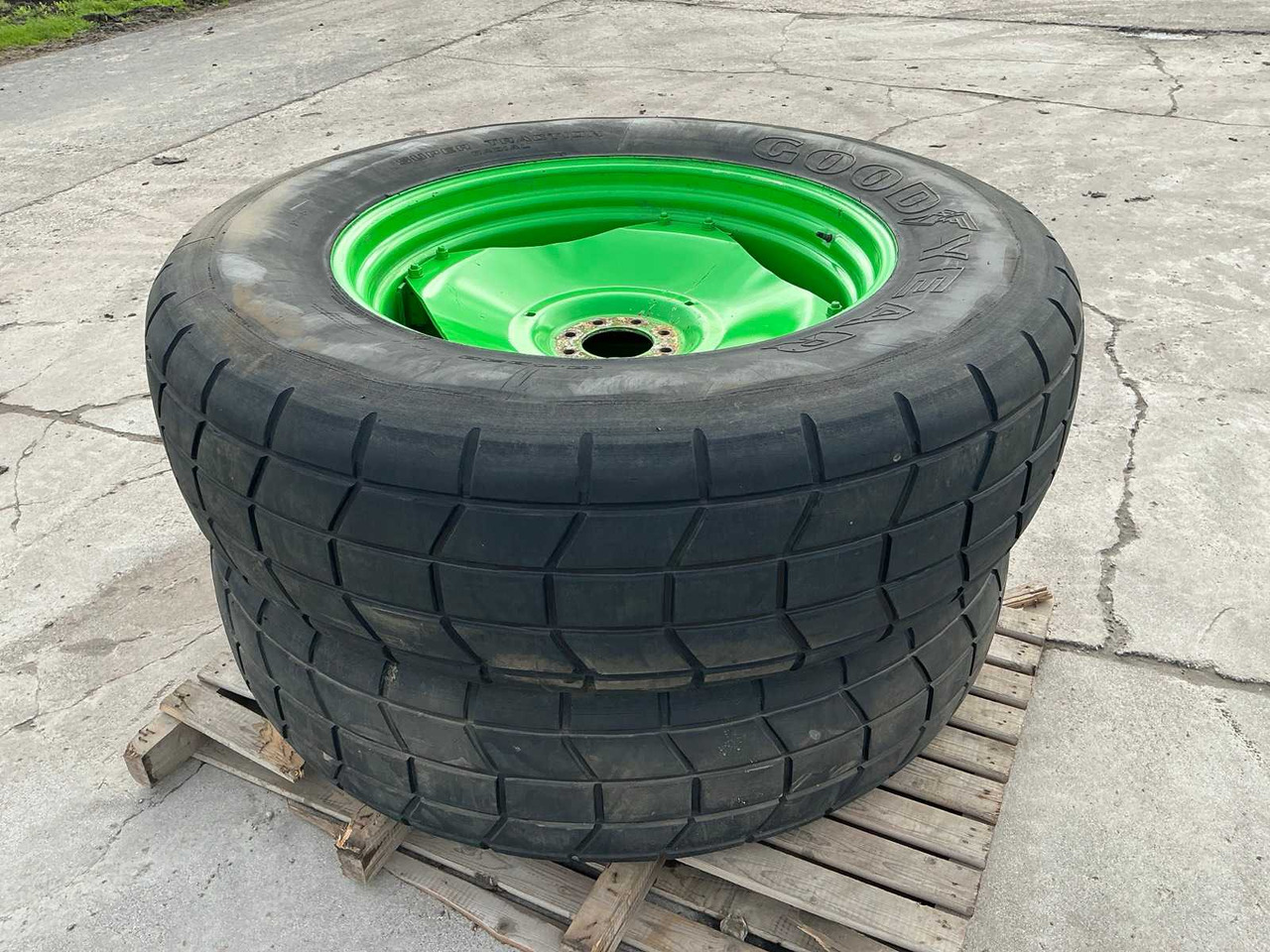 Good Year Super Traction Radial - الإطارات والجنوط - جرار: صور 2 Good Year Super Traction Radial - الإطارات والجنوط - جرار: صور 2