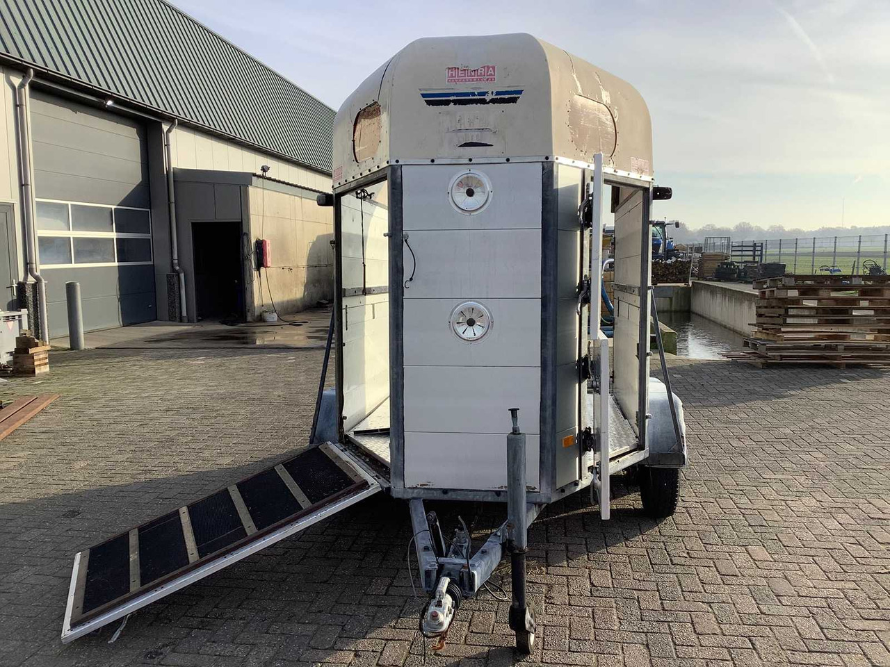 HENRA - WH25 - HORSE TRAILER - مقطورة: صور 2 HENRA - WH25 - HORSE TRAILER - مقطورة: صور 2