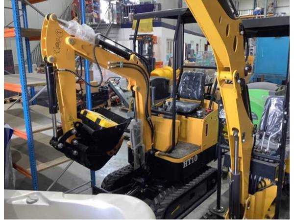 HIGHTOP - HT 10 - MINI EXCAVATOR - حفارة مصغرة: صور 2 HIGHTOP - HT 10 - MINI EXCAVATOR - حفارة مصغرة: صور 2