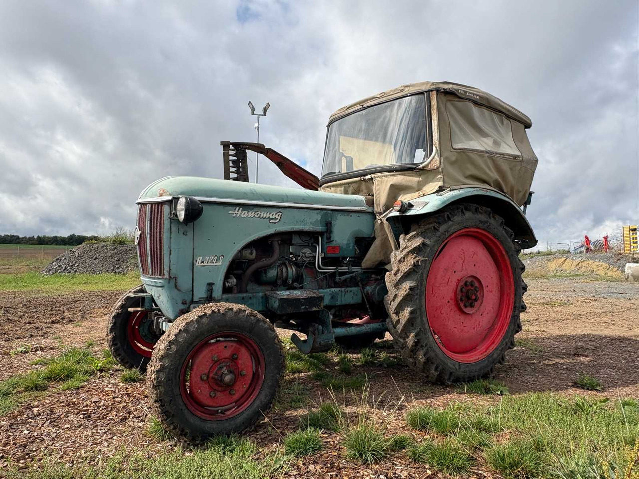 Hanomag R324S - جرار: صور 1 Hanomag R324S - جرار: صور 1
