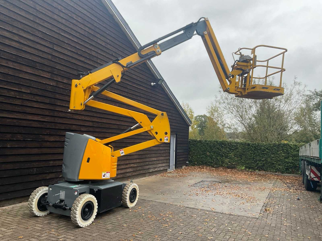 Haulotte 2007 HAULOTTE HA12IP AERIAL PLATFORM - منصات هيدروليكية متنقلة: صور 4 Haulotte 2007 HAULOTTE HA12IP AERIAL PLATFORM - منصات هيدروليكية متنقلة: صور 4