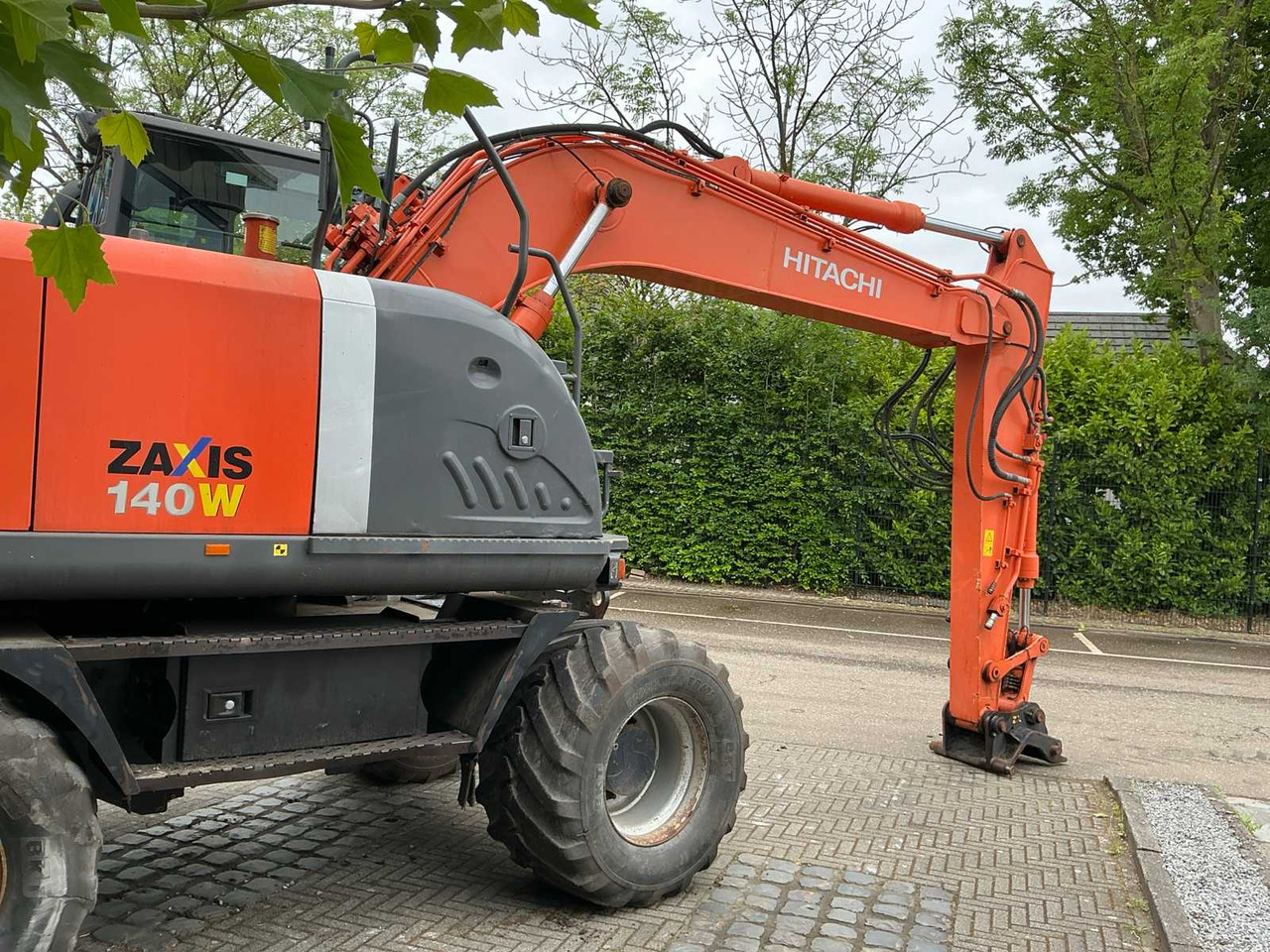 Hitachi ZX140W-3 - حفارة على عجلات: صور 5 Hitachi ZX140W-3 - حفارة على عجلات: صور 5