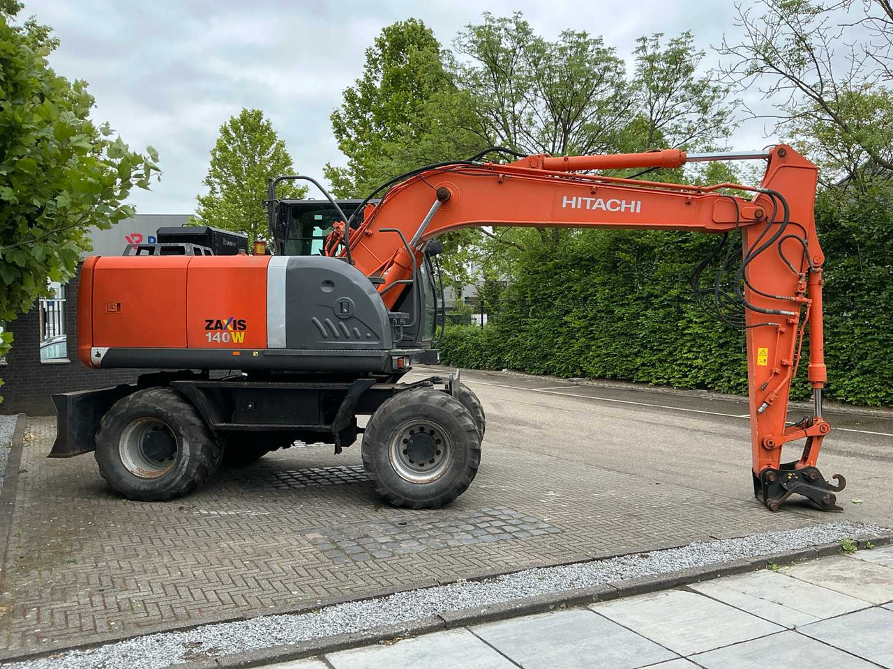 Hitachi ZX140W-3 - حفارة على عجلات: صور 4 Hitachi ZX140W-3 - حفارة على عجلات: صور 4