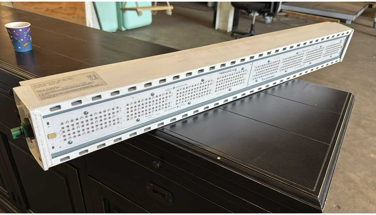 Hortilux HortiLed Top 120v19 - الآلات والماكينات الزراعية: صور 1 Hortilux HortiLed Top 120v19 - الآلات والماكينات الزراعية: صور 1