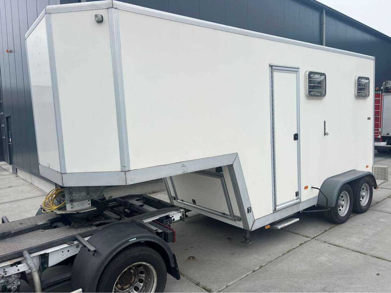 J.M.R. - HORSE TRAILER - SEMI-TRAILER - 2001 - مقطورة: صور 1 J.M.R. - HORSE TRAILER - SEMI-TRAILER - 2001 - مقطورة: صور 1