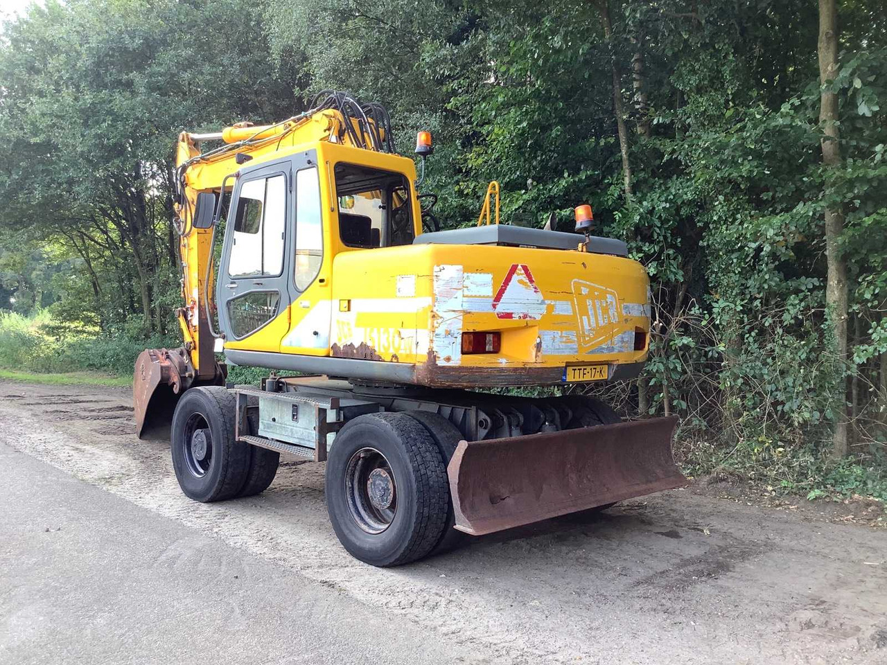 JCB JS130W - حفارة على عجلات: صور 4 JCB JS130W - حفارة على عجلات: صور 4