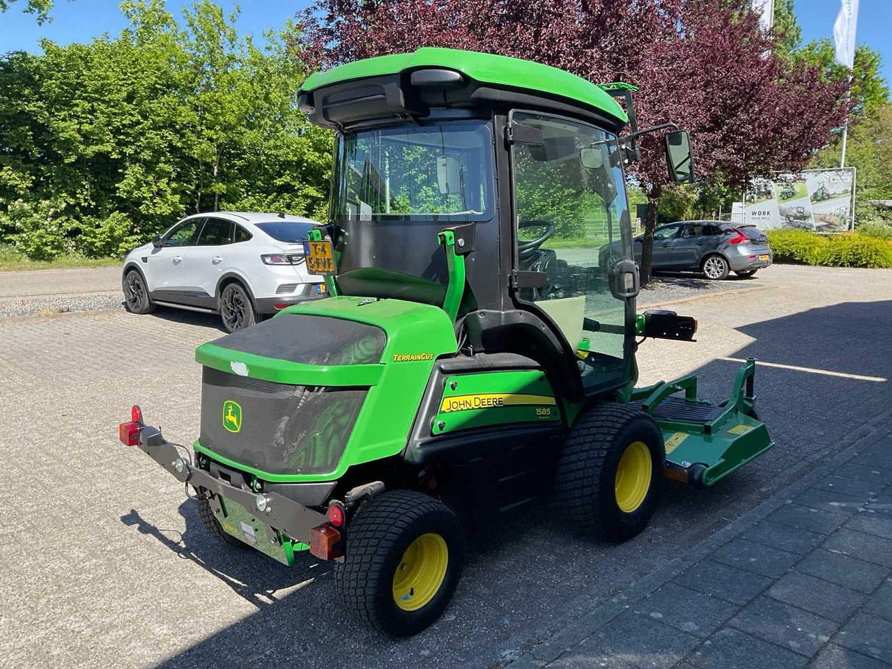 John Deere 1585 TerrainCut - جزازة المروج: صور 3 John Deere 1585 TerrainCut - جزازة المروج: صور 3