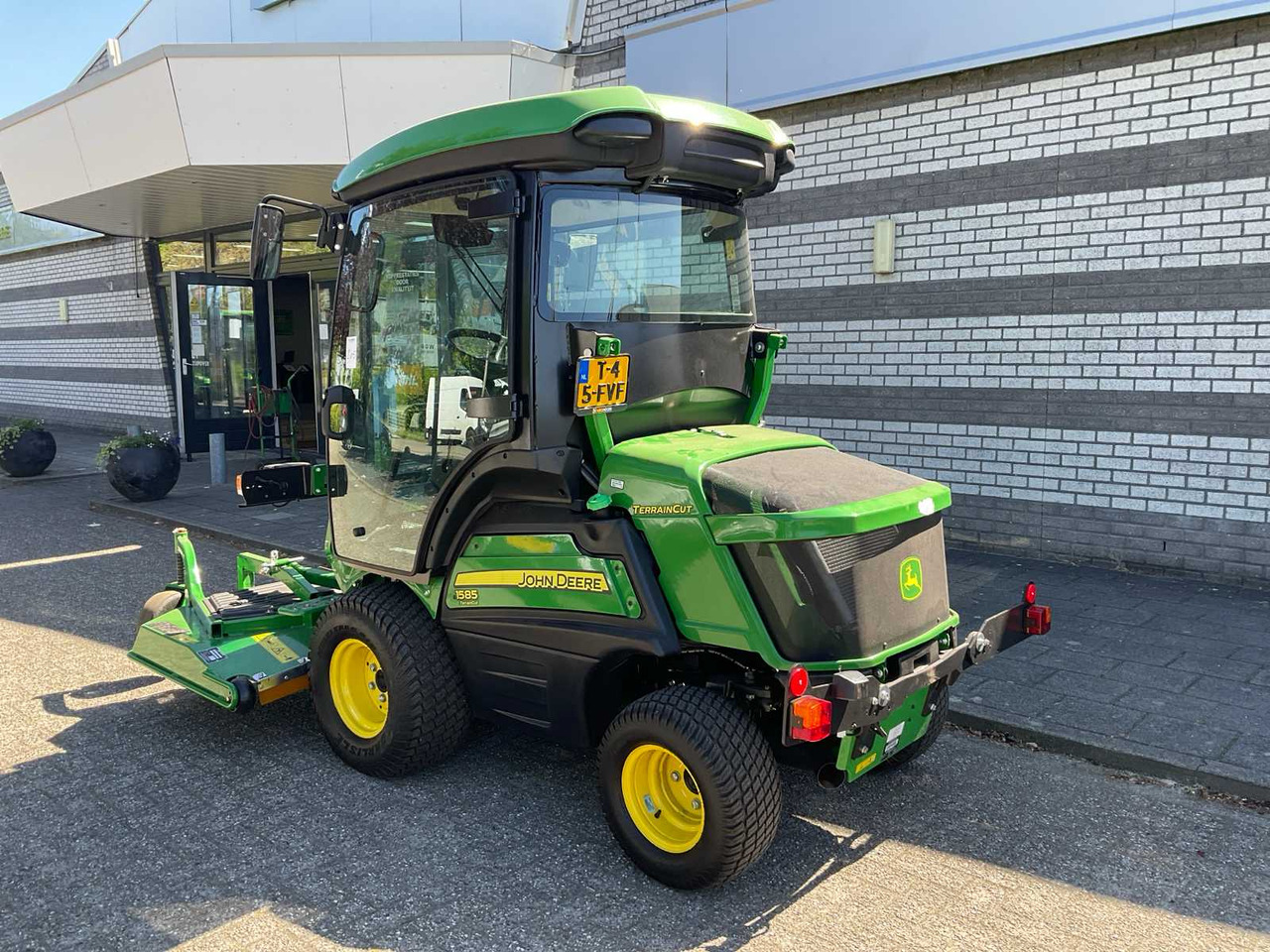 John Deere 1585 TerrainCut - جزازة المروج: صور 2 John Deere 1585 TerrainCut - جزازة المروج: صور 2