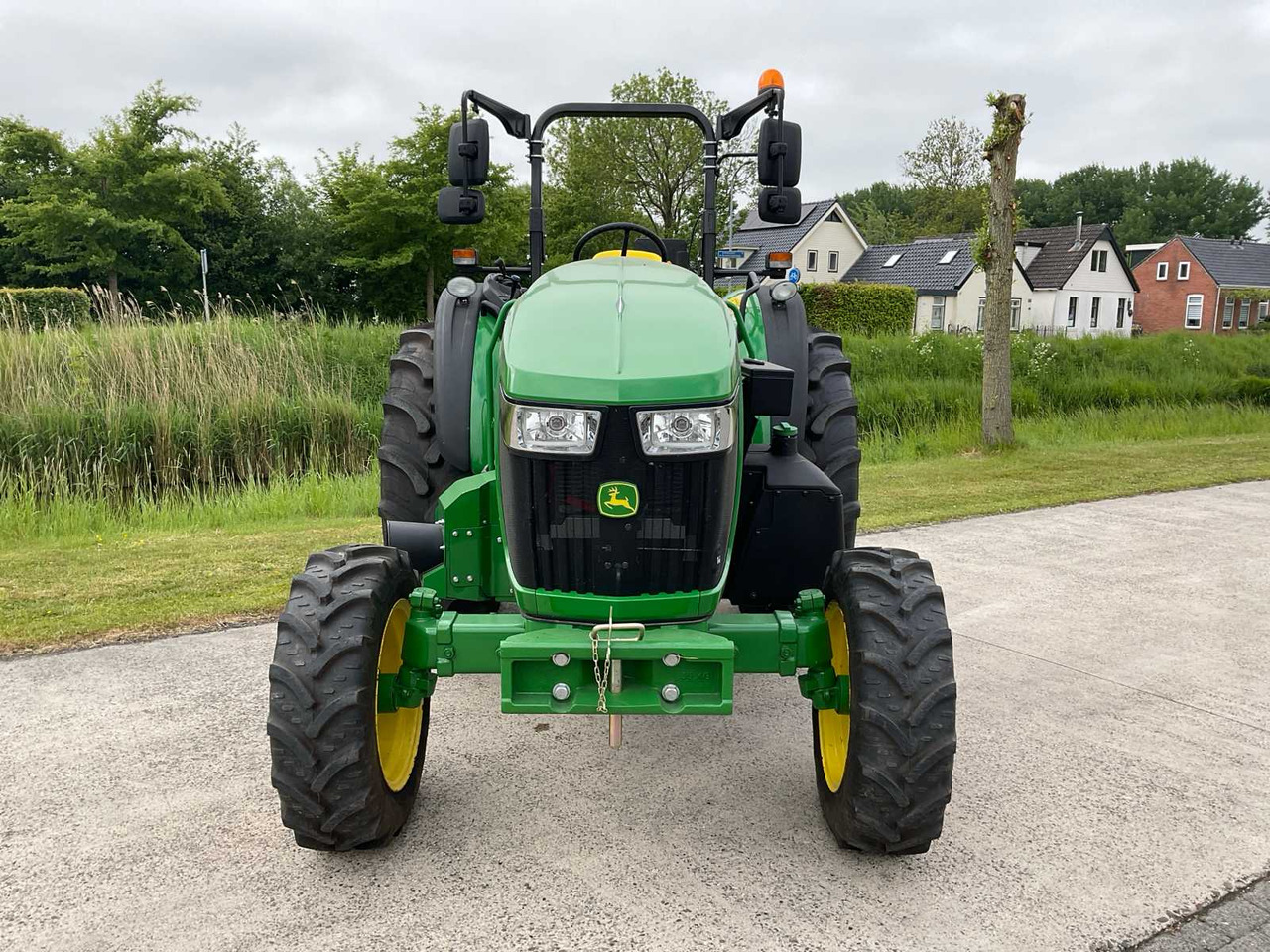 John Deere 5090M - جرار: صور 5 John Deere 5090M - جرار: صور 5