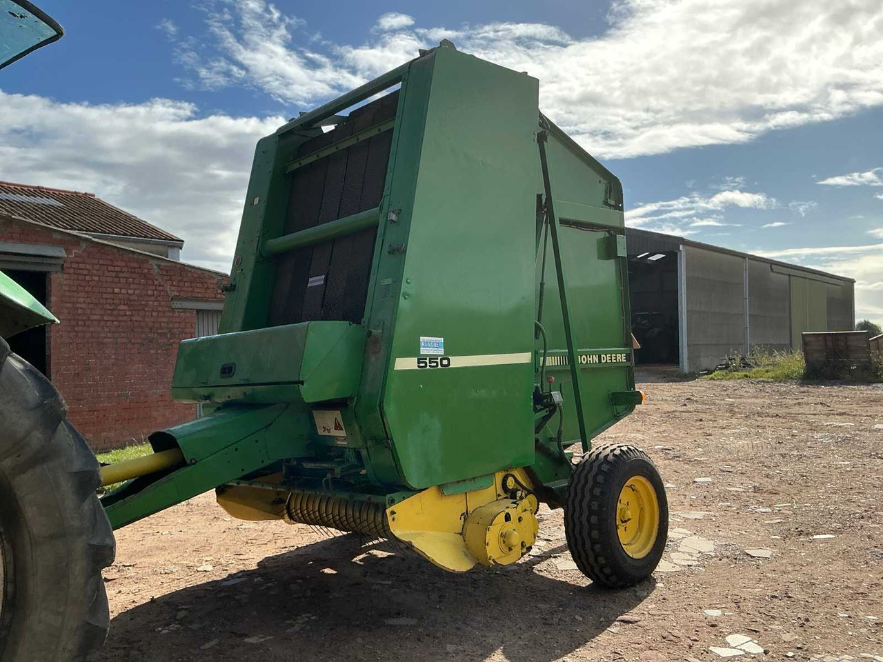 John Deere 550 - مكبس القش الدائري: صور 1 John Deere 550 - مكبس القش الدائري: صور 1