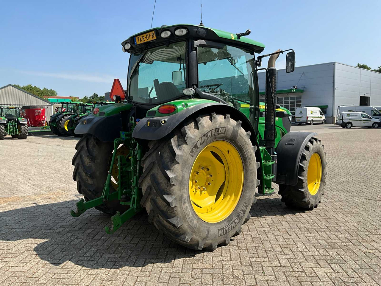 John Deere 6125R - جرار: صور 3 John Deere 6125R - جرار: صور 3