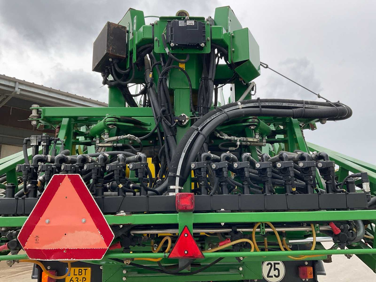 آلة الرش John Deere 840: صور 18