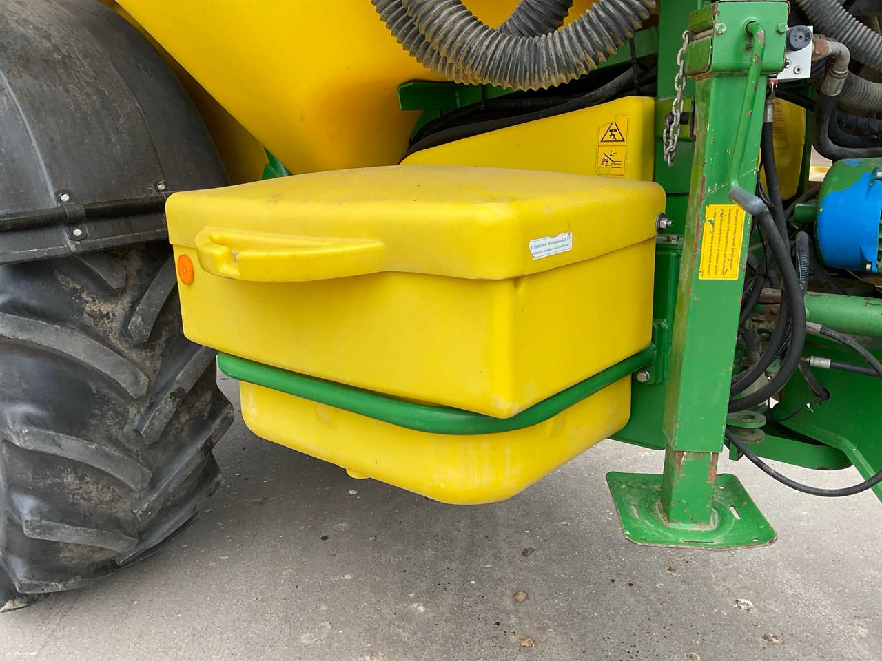آلة الرش John Deere 840: صور 12