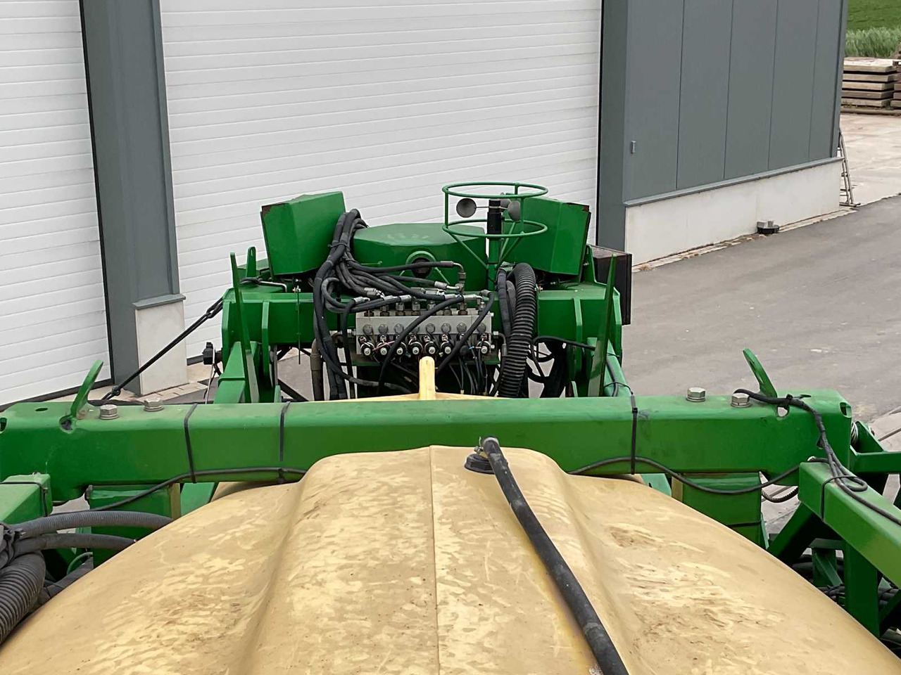 آلة الرش John Deere 840: صور 29